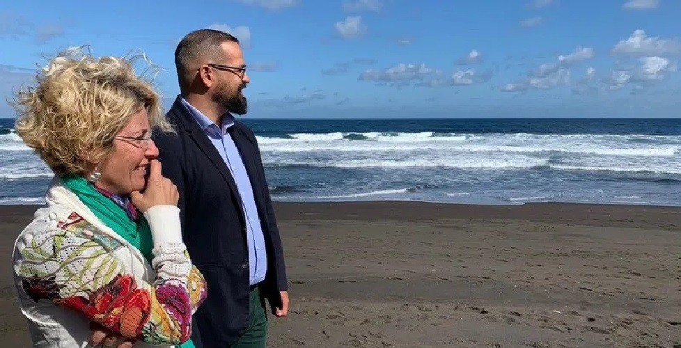 Concejal Auri Saavedra presentando playas para perros en Telde