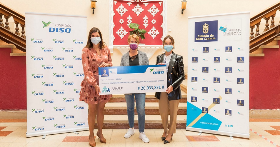 Cabildo Gran Canaria y Fundación DISA entregan cheque a Asociación Niños Autistas