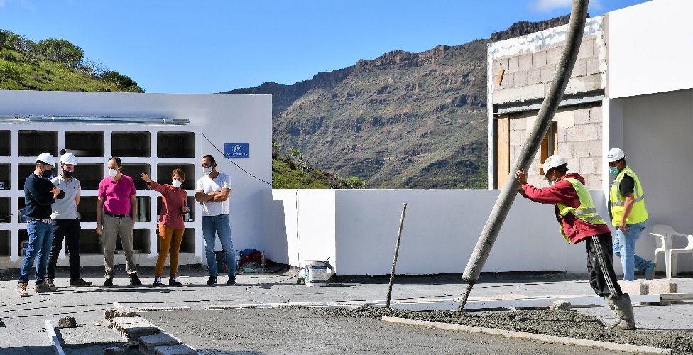 Alcaldesa supervisa obras ampliación del cementerio de Mogán