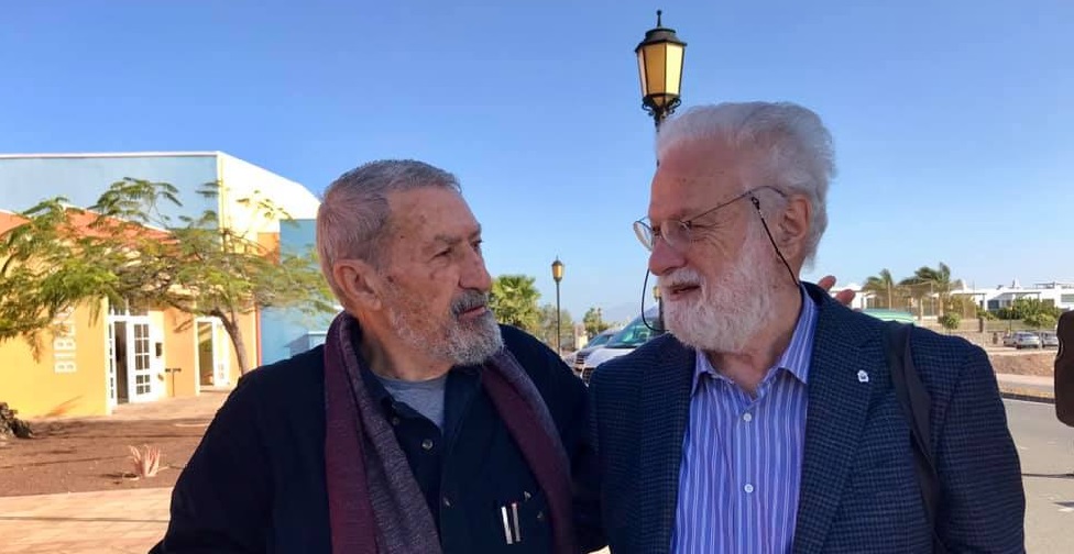 Marchioni (izqda) con Francesco Tonucci en Corralejo Ciudades Amigas de la Infancia