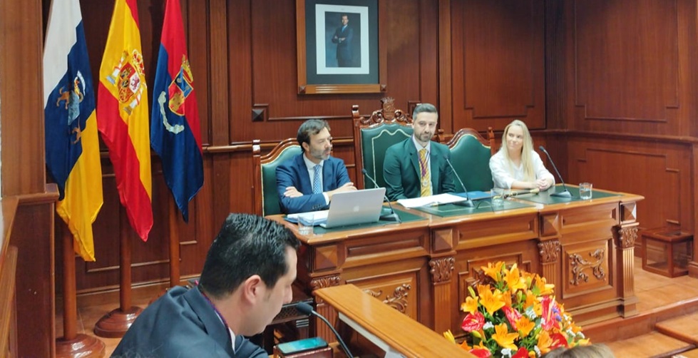 Alejandro Ramos (PSOE) y  Alcalde Pe&ntilde;a en el Pleno
