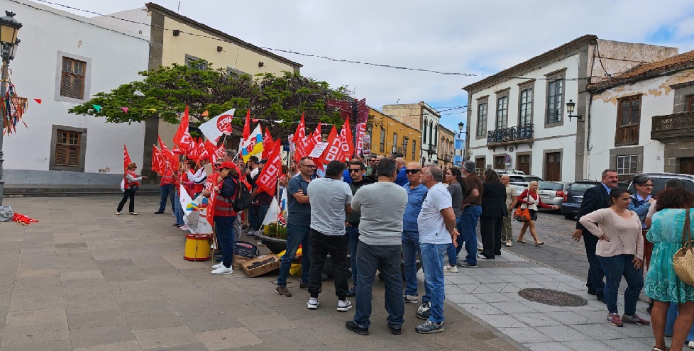 Concentraci&oacute;n funcionarios de Telde en San Juan. Foto Jalonso