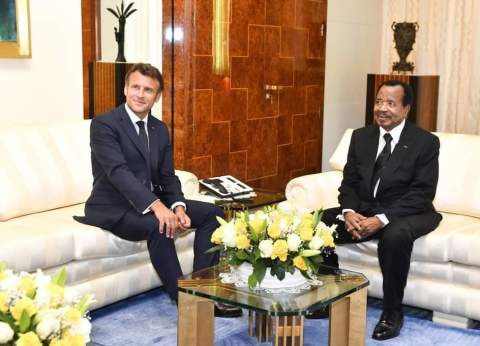 Los presidentes Emmanuel Macron y Paul Biya