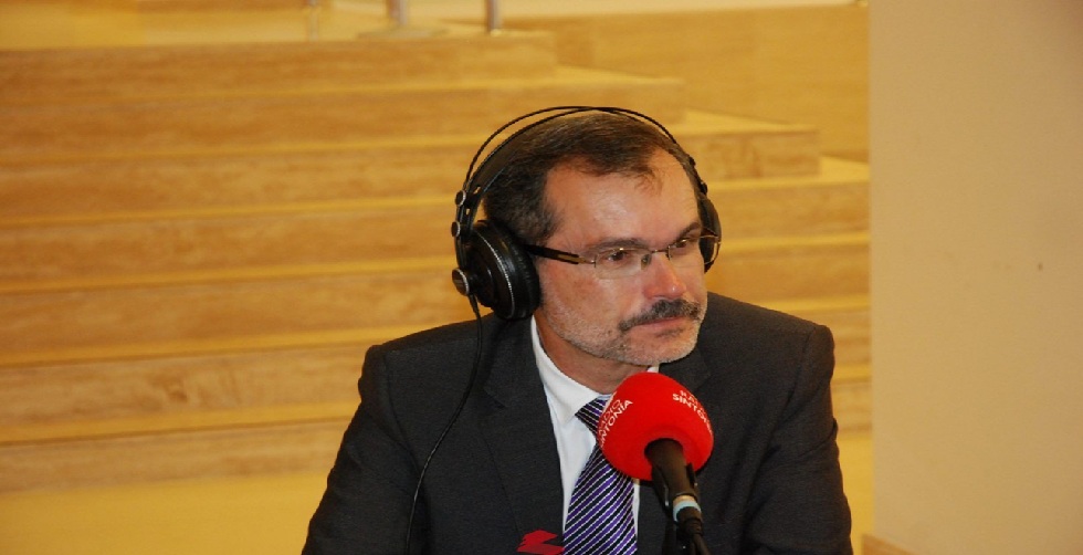Marcial Morales en una entrevista en Radio Sinton&iacute;a.