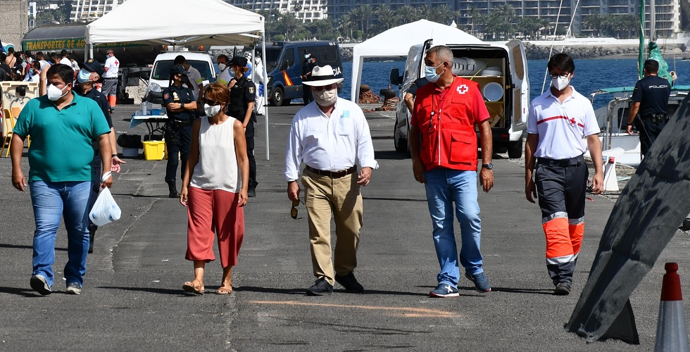 Juez Arcadio Diaz Tejera (Sombrero) con Onalia Bueno y Mencey Navarro
