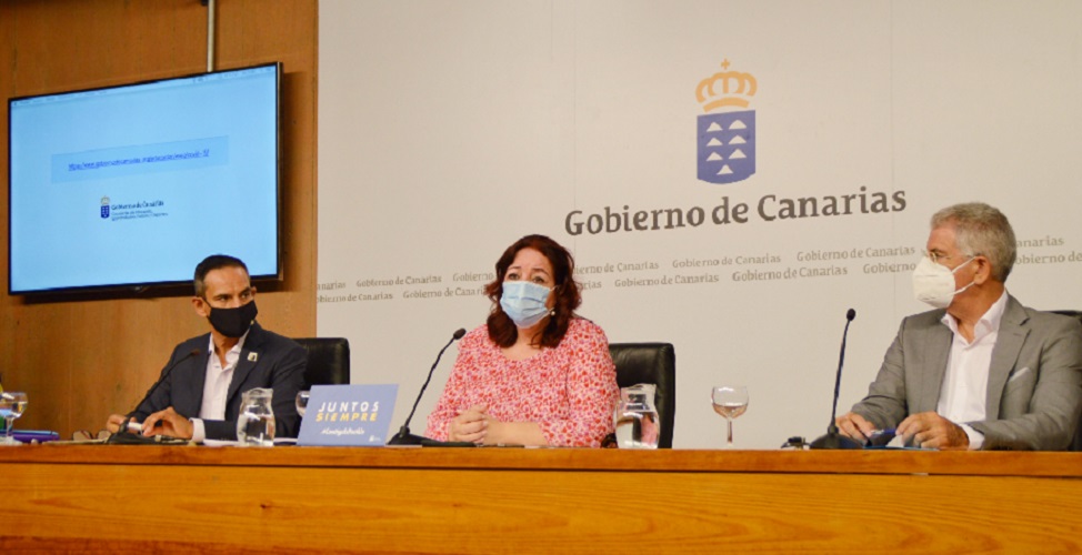 Manuela de Armas anunciando contratación 2.500 docentes (imagen Gob. de Canarias)