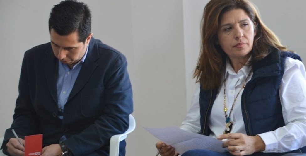 Imagen de archivo de Carmen Hdez (NC)con Alejandro Ramos (PSOE)