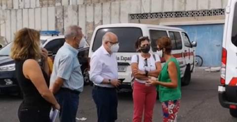 Onalia Bueno recibiendo a Morales en Muelle Arguineguín