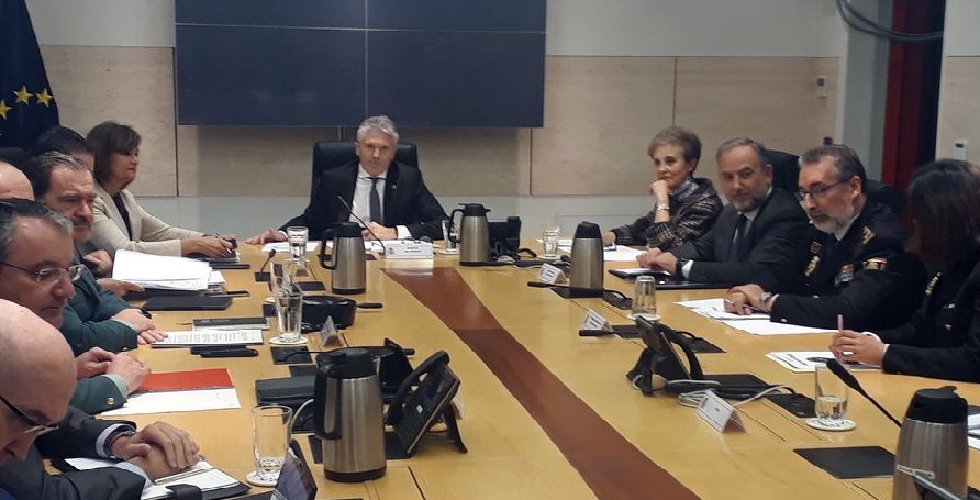 Ministro Marlaska con dispositivos de seguridad para el 10 N