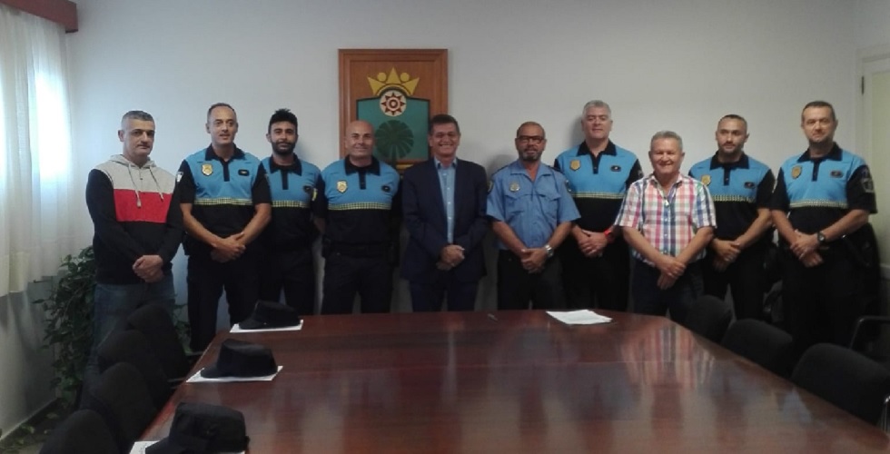 Alcalde Santiago Rguez en toma posesion 8 agentes