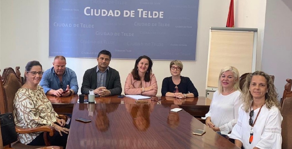 Encuentro de Lidia Mejías con Salud Gil, Presidenta de la FLC