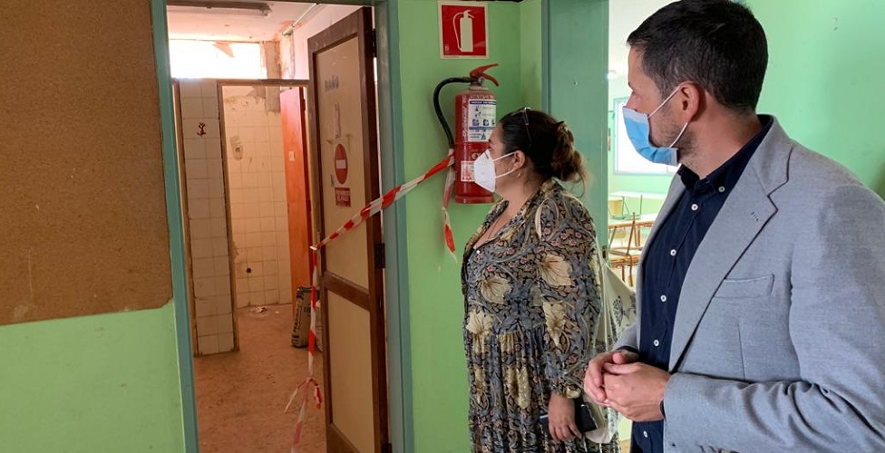 Alcalde Héctor Suárez con la Arquitecta Municipal Mª Jesus Santana